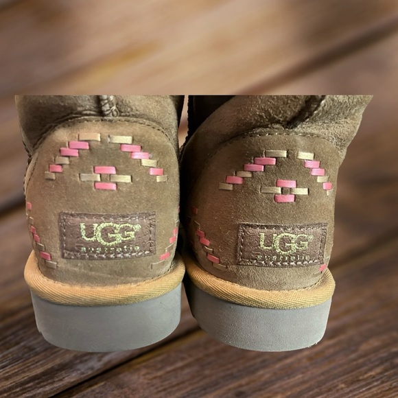 UGG Classic Short Rustic Leather Weave Limited Edition 2017-  Size 7 Rare New - Picture 7 of 10